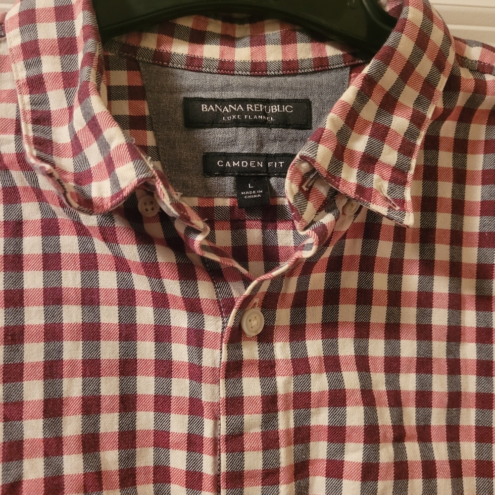 Banana Republic Men's Burgundy Checkered Shirt Size L